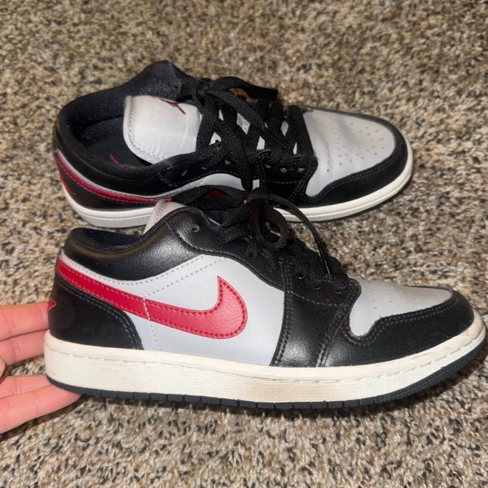 Nike Low-Top Sneakers with Red Swoosh